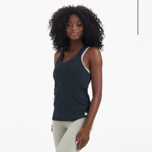 NWT Vuori lux performance tank in ink heather size medium
